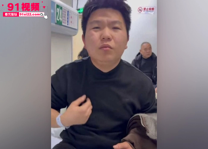 新化主播锦长人设翻车！隆回街头送槟榔惨遭小伙飞踹围殴，按在地上疯狂摩擦，衣服撕碎惨叫求饶，直播嘴硬现实秒变怂包！ - 图11