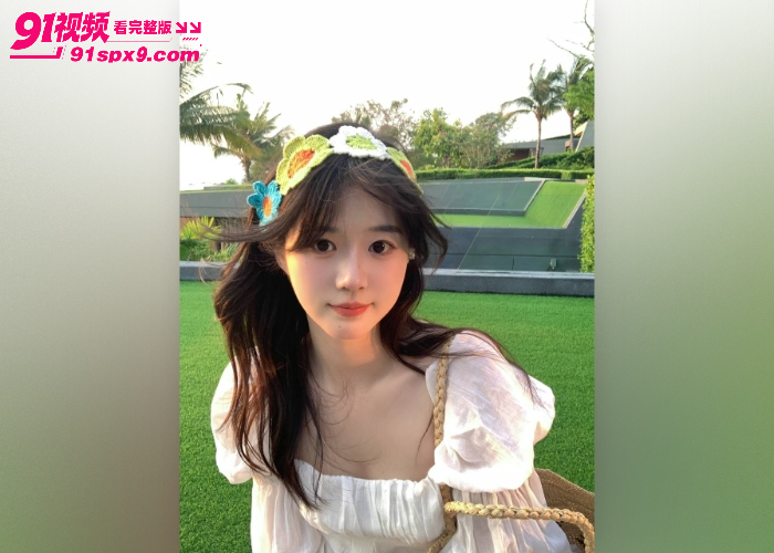 反差母狗女大学生 周蕊 落地窗站立被后入猛干 主动跨坐上位嫩穴紧夹鸡巴疯狂抽插浪叫不止 - 图1