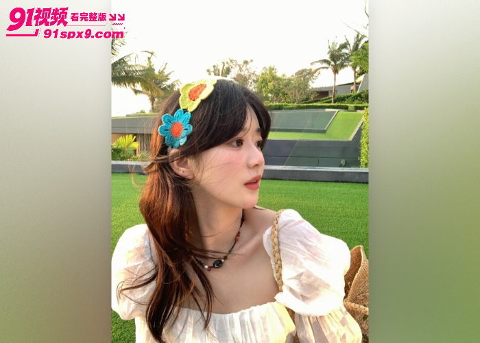 反差母狗女大学生 周蕊 落地窗站立被后入猛干 主动跨坐上位嫩穴紧夹鸡巴疯狂抽插浪叫不止 - 图3