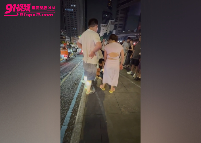 29岁男子同时与两位富婆姐弟恋 成功骗取千万巨款 路边被抓当面理论遭拖鞋抽脸 - 图3
