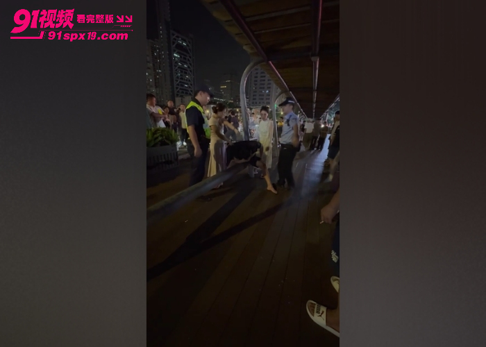 29岁男子同时与两位富婆姐弟恋 成功骗取千万巨款 路边被抓当面理论遭拖鞋抽脸 - 图9