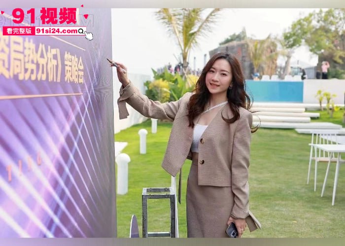 汕头第二人民医院院长 黄宏佳 和美艳人妻 王梦洁 长期通奸流出 院长宛如吃了伟哥操的人妻求饶 权力下的香艳交易太刺激 - 图1