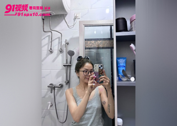 王者荣耀认识的学生妹 千里送逼在厕所撅着屁股被后入猛怼翘臀 分手后遭渣男曝光性爱视频 - 图4