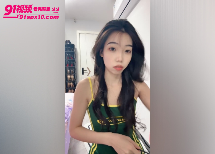 高颜值女大学生下海黄播给粉丝福利 假屌插逼玩到白浆直流 只要刷个礼物加微信就可以内射 简直太下贱 - 图1