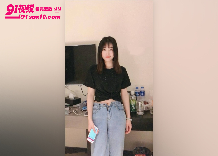 西安极品身材已婚少妇 老公长期不在家 寂寞难耐偷偷约 前任男友到酒店偷情 - 图1
