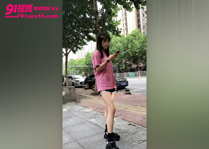 西安极品身材已婚少妇 老公长期不在家 寂寞难耐偷偷约 前任男友到酒店偷情 - 图2
