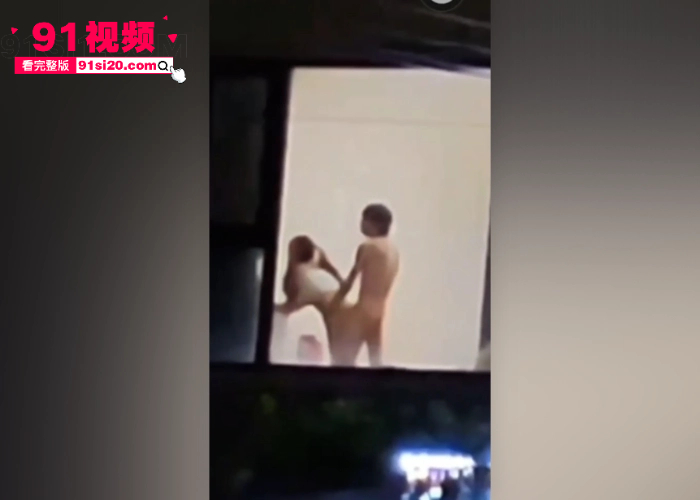 项城国宾暮云酒店 二楼落地窗前情侣上演活春宫 后入爆操双马尾女友 最后跪地口爆玩的真刺激 - 图5