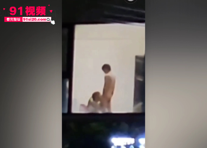 项城国宾暮云酒店 二楼落地窗前情侣上演活春宫 后入爆操双马尾女友 最后跪地口爆玩的真刺激 - 图6