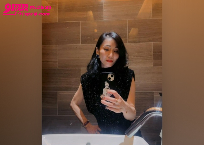 山东聊城夫妻深夜公园户外露出 深喉阳痿老公欲求不满 假鸡巴操逼骚得不行 - 图1