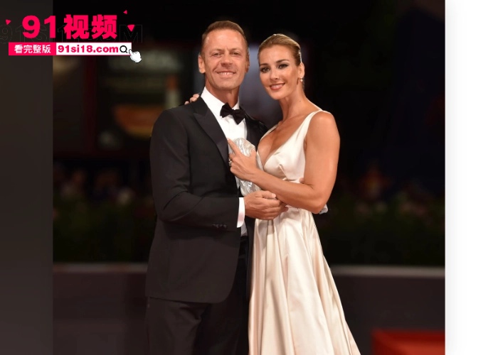 匈牙利为艺术献身的女星 罗莎·卡拉乔洛 经典之作 人猿泰山成人版 全裸树林激战撸点十足 - 图2