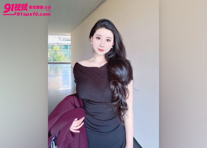 人闲逼不能闲G奶少妇 穿着性感奶牛情趣装背着老公偷情 被操到高潮还说想被不同的男人操 极其淫荡 - 图1