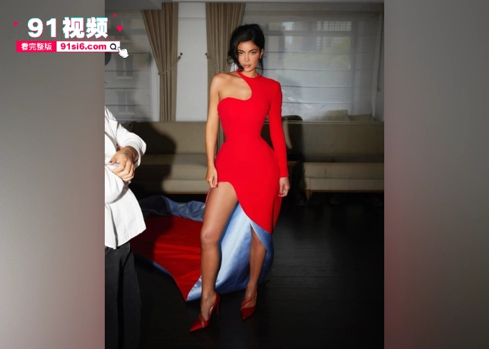 美国顶级名媛 凯莉·詹娜 性爱视频泄露 3亿粉丝白人模特甘愿当黑人母狗 果然屌大就是吃香啊 - 图11