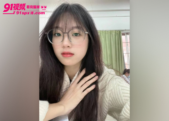 江苏扬州大学眼镜妹 在酒店约炮男友私拍泄密 巨乳肥臀简直就是一级货 - 图1
