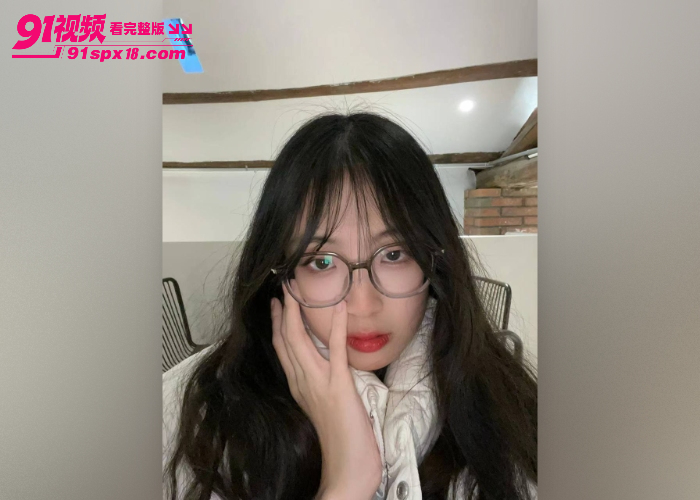 江苏扬州大学眼镜妹 在酒店约炮男友私拍泄密 巨乳肥臀简直就是一级货 - 图3