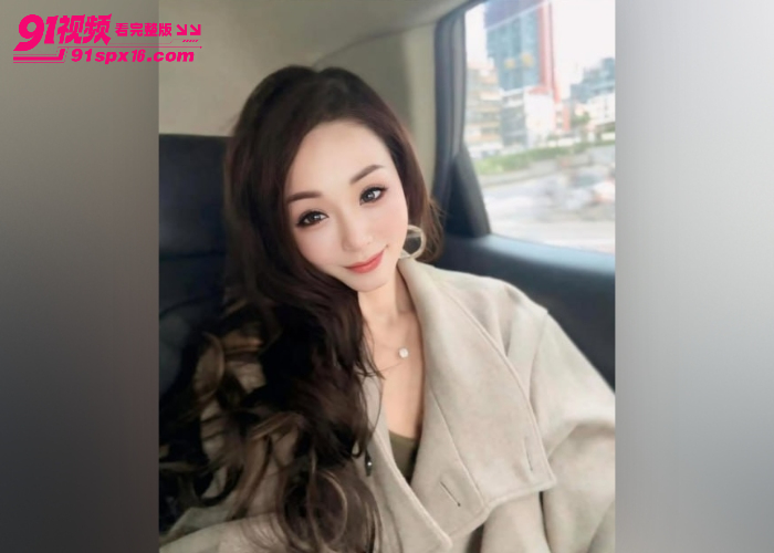 云南巨乳少妇背着老公出轨网友 情趣黑丝跪着深喉 女上位狂扭无套后入猛操高潮颜射 - 图2