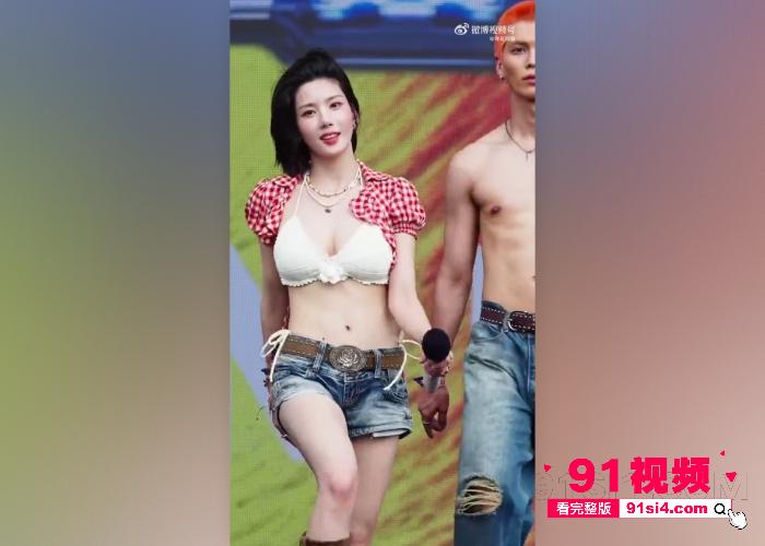 韩国第一美胸女歌手 权恩妃 回归音乐节火辣比基尼热舞一对大奶子十分诱人 也顺便为瓜友门奉上早期拍摄的三级片撸管必备 - 图5