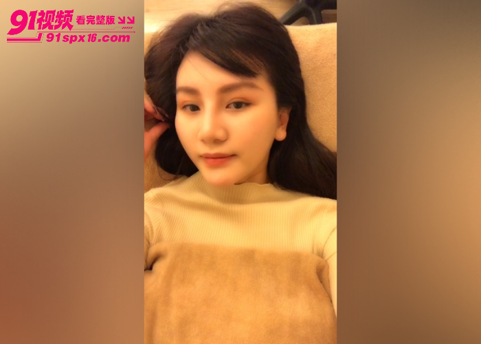 高颜值极品美少妇私拍泄密 全裸巨乳肥臀大胆诱惑 假鸡巴猛插多毛骚穴高潮喷汁 - 图4