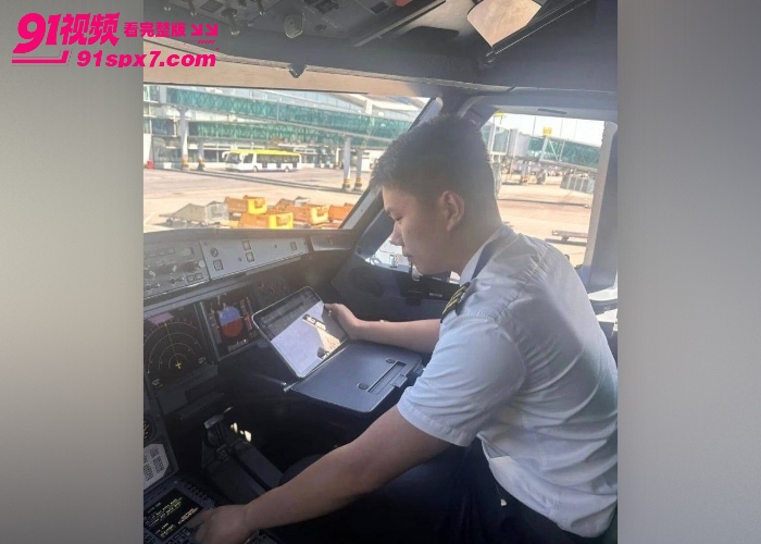 春秋航空大瓜 第八中队副驾 李俊杰 与已婚空姐长期存在不正当关系 现场抓奸性爱视频双曝光 - 图4