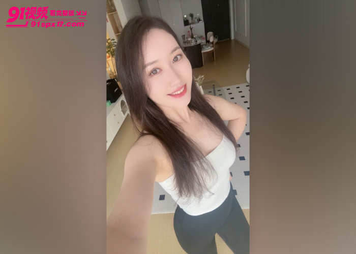 这是我见过最会说骚话的母狗人妻 全程在享受爸爸的调教 各种情趣内衣被操到高潮浪叫不断 - 图1
