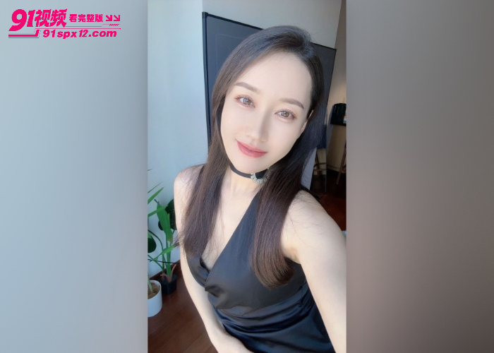 这是我见过最会说骚话的母狗人妻 全程在享受爸爸的调教 各种情趣内衣被操到高潮浪叫不断 - 图2