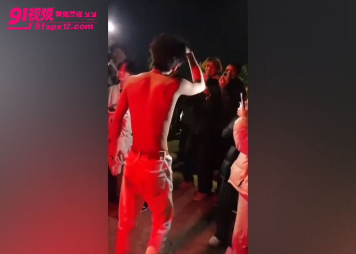 桂林谢霆锋1v4精神小伙街头上演现实古惑仔 只为争夺交配权 果然红颜祸水这句话说的是没错的 - 图11