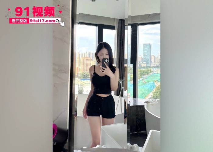韩国情侣激情不断 高速服务区厕所口交舔蛋 意犹未尽后回到车上继续刺激露出 - 图3