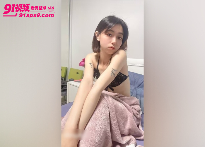 极品留学生白天做好学生 晚上做母狗给金主舔屌 对镜撅着大屁股被操的白浆直流 - 图3