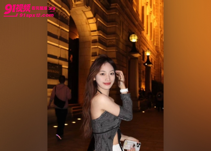 菏泽巨乳学生妹 瑜婷婷 与男友健身房露出后入性感蜜桃臀撞击声诱人 没想到表面清纯似下这么反差 - 图2