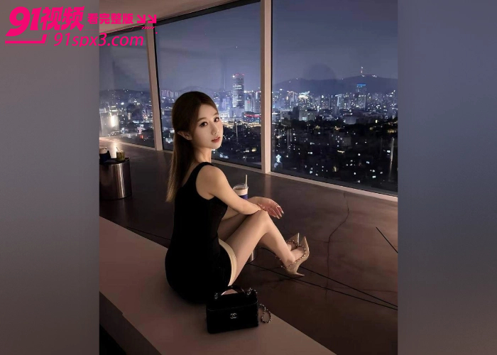 【海角原创】深夜路边石桌让骚妈跪着给我舔鸡巴 找完刺激回家连丝袜都懒得脱 直接深入猛插嫩穴 - 图3