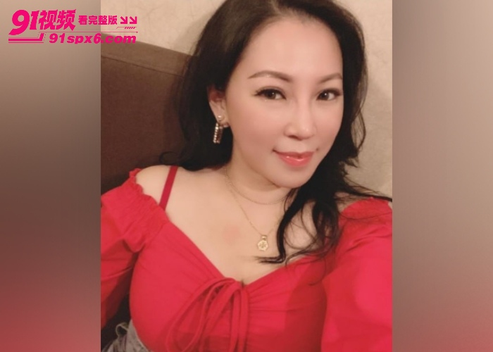【海角原创】沙发跟丰满舅妈调情 撕开丝袜抠逼压腿猛干肥逼 淫水流满鸡巴超刺激 - 图1