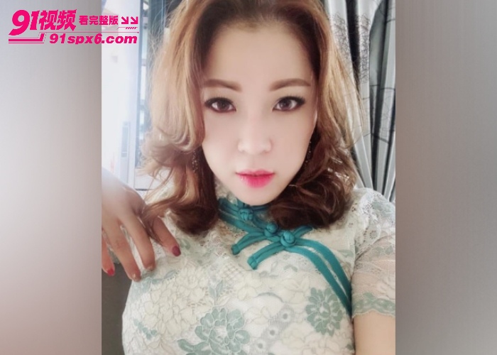 【海角原创】沙发跟丰满舅妈调情 撕开丝袜抠逼压腿猛干肥逼 淫水流满鸡巴超刺激 - 图2