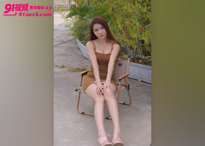 少妇的致命诱惑肤白貌美骚妻厨房做饭被扒光 抬腿站立后入粉嫩骚穴 叫声真浪 - 图2
