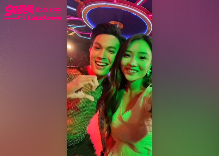 抖音淫乱女王 苏妲己 成功上岸 改名 飞燕 直播带货 当年与三老头群P画面让人回味无穷 - 图3
