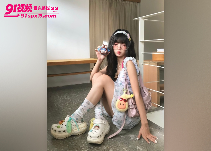 在上学的双马尾小嫩妹 还得是渣男吃得真好 狗链调教深喉无套猛操 - 图1