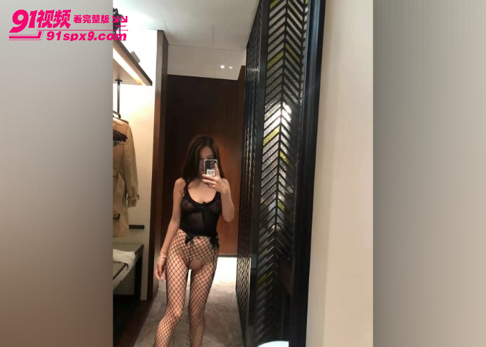 韵味美少妇 王艳 瓜子脸巨乳肥臀完美身材 穿网袜跪着给金主口交 上位摇臀疯狂榨精 - 图5