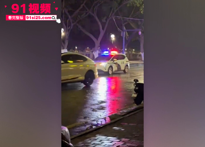 深夜街头醉酒女躺路中被陌生男强吻 哥们人家老公就在旁边你都敢亲 真勇啊 - 图5