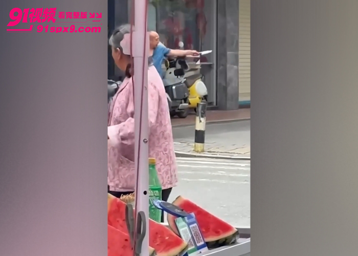 广东汕头血案两卖红薯的摊贩，因一毛钱价格街头互殴升级成拿刀互桶 导致一人死亡底层的悲哀 - 图6