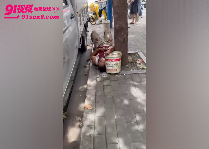 广东汕头血案两卖红薯的摊贩，因一毛钱价格街头互殴升级成拿刀互桶 导致一人死亡底层的悲哀 - 图9