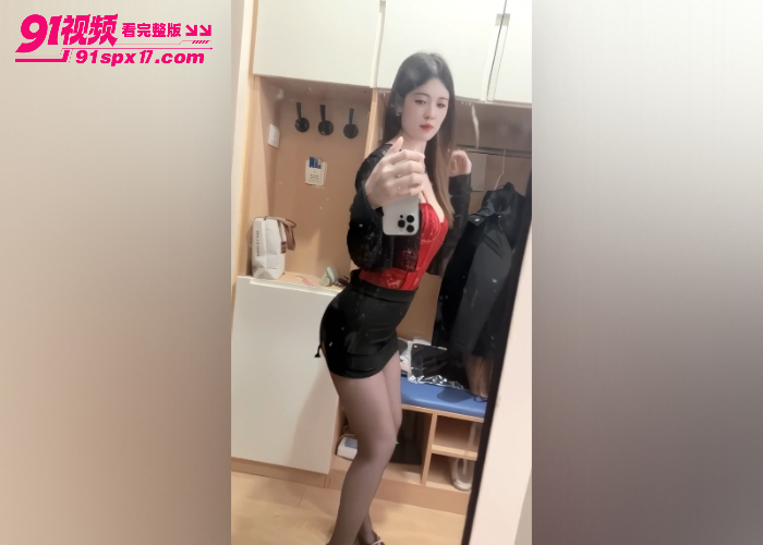 高颜值极品御姐私拍流出 红色情趣装黑丝舞臀 全裸颜穴同框自慰撸点满满 - 图1