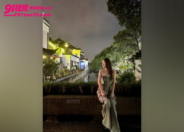 极品微胖美人妻 周娟 老公常年在外欲望上头 找了个大屌情人穿着各种情趣被掐脖猛操 很享受这种感觉 - 图4