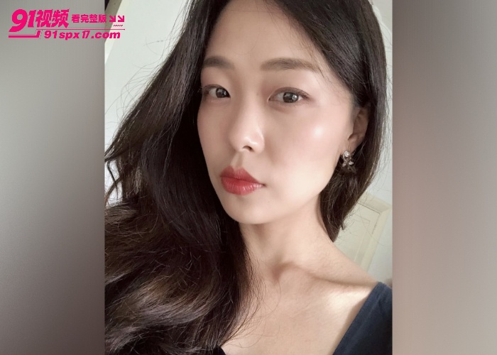 经理拿下刚离婚女销售 极品少妇欲望汹涌难耐 出租房无套猛操高潮骚得不行 - 图2