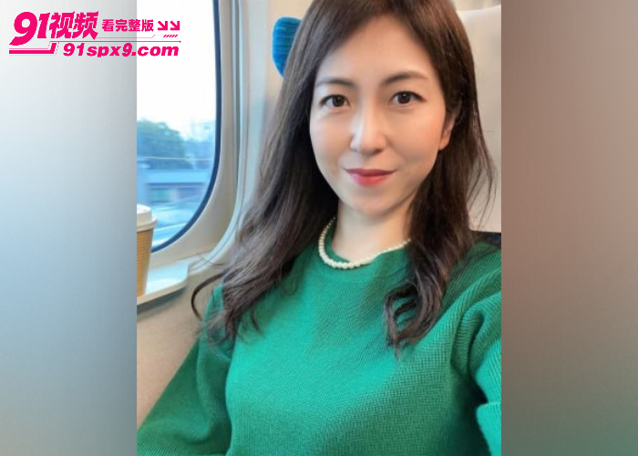 【海角原创】和巨乳老妈户外做农活性欲上头，直接脱了裤子打炮 内射灌满肥逼真刺激 - 图1