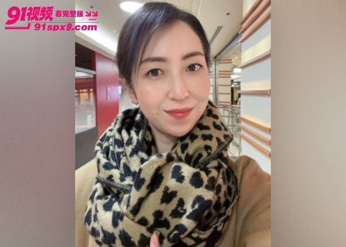 【海角原创】和巨乳老妈户外做农活性欲上头，直接脱了裤子打炮 内射灌满肥逼真刺激 - 图3