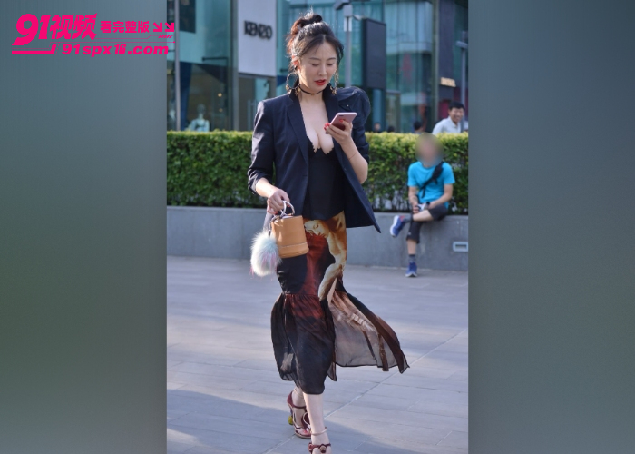 探店洛阳楼凤 巨乳少妇露脸上位 激光灯下口交骑乘 无套打桩猛操白虎骚穴 - 图2