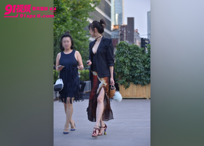 探店洛阳楼凤 巨乳少妇露脸上位 激光灯下口交骑乘 无套打桩猛操白虎骚穴 - 图4