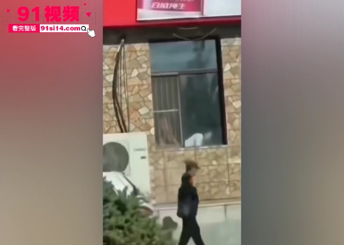 长白山万历烧鸽子鹌鹑老板娘窗前与老板激情做爱被网友拍下全网疯传 真是十年烧烤无人知 窗边一站万人晓 - 图6