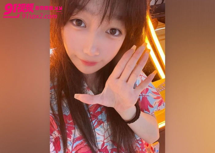 【海角原创】偷看妹妹换衣服，没想到妹妹身材那么好，经过我的一顿忽悠终于将她给操了 - 图1