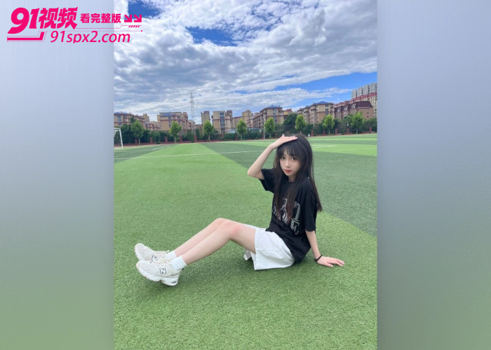 【海角原创】偷看妹妹换衣服，没想到妹妹身材那么好，经过我的一顿忽悠终于将她给操了 - 图2