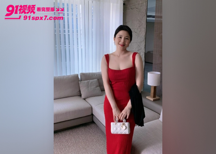 【海角原创】真实家庭乱伦 趁后妈睡觉无套插入 被惊醒后主动口交后被无情内射白虎骚穴 - 图1