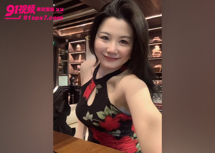【海角原创】真实家庭乱伦 趁后妈睡觉无套插入 被惊醒后主动口交后被无情内射白虎骚穴 - 图2